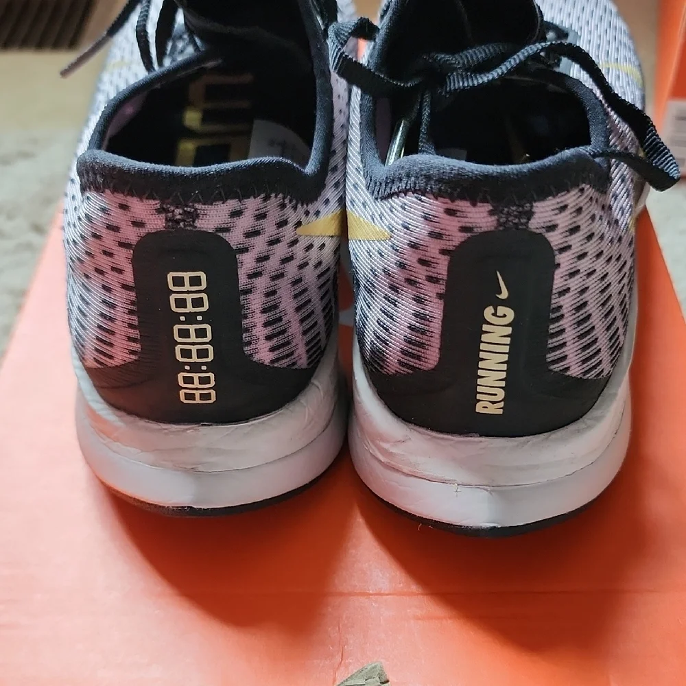 Nike Black and Gray/ purple Running Shoes - Picture 2 of 5